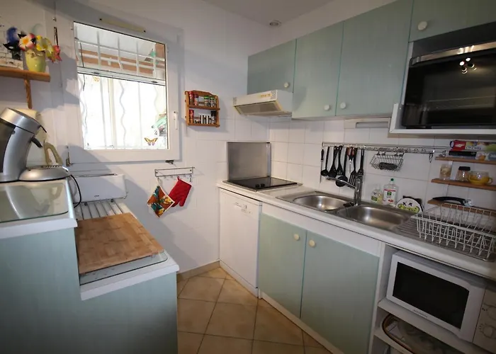 Belle Climatisee, 4 Couchages A 400 M De La 2 Terrasse D Angle Parking Dans Securisee Avec Piscine Commune Lrond39 Portiragnes