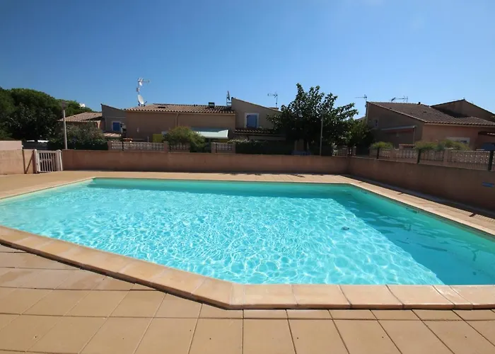 Villa Belle Climatisee, 4 Couchages A 400 M De La 2 Terrasse D Angle Parking Dans Securisee Avec Piscine Commune Lrond39