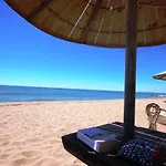 Villa Belle Climatisee, 4 Couchages A 400 M De La 2 Terrasse D Angle Parking Dans Securisee Avec Piscine Commune Lrond39 *