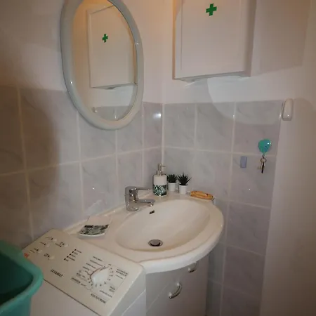 Villa Belle Climatisee, 4 Couchages A 400 M De La 2 Terrasse D Angle Parking Dans Securisee Avec Piscine Commune Lrond39 *