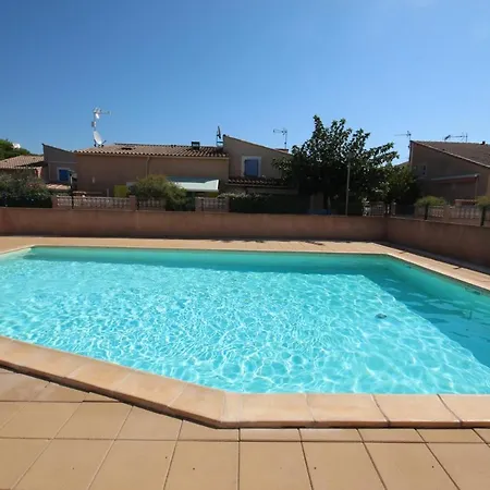 Villa Belle Climatisee, 4 Couchages A 400 M De La 2 Terrasse D Angle Parking Dans Securisee Avec Piscine Commune Lrond39