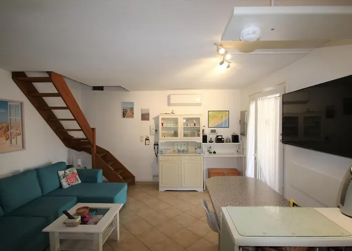 Belle Climatisee, 4 Couchages A 400 M De La 2 Terrasse D Angle Parking Dans Securisee Avec Piscine Commune Lrond39 Portiragnes
