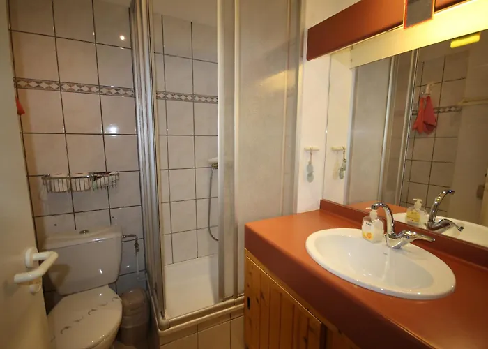 Villa Belle Climatisee, 4 Couchages A 400 M De La 2 Terrasse D Angle Parking Dans Securisee Avec Piscine Commune Lrond39 Portiragnes